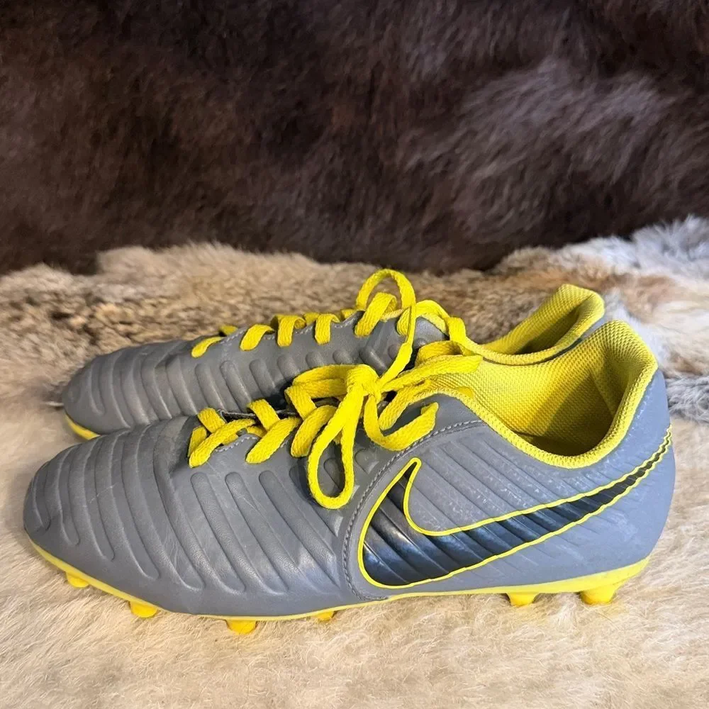 Gray and Yellow Athletic Sneakers 5.5 (BK7)